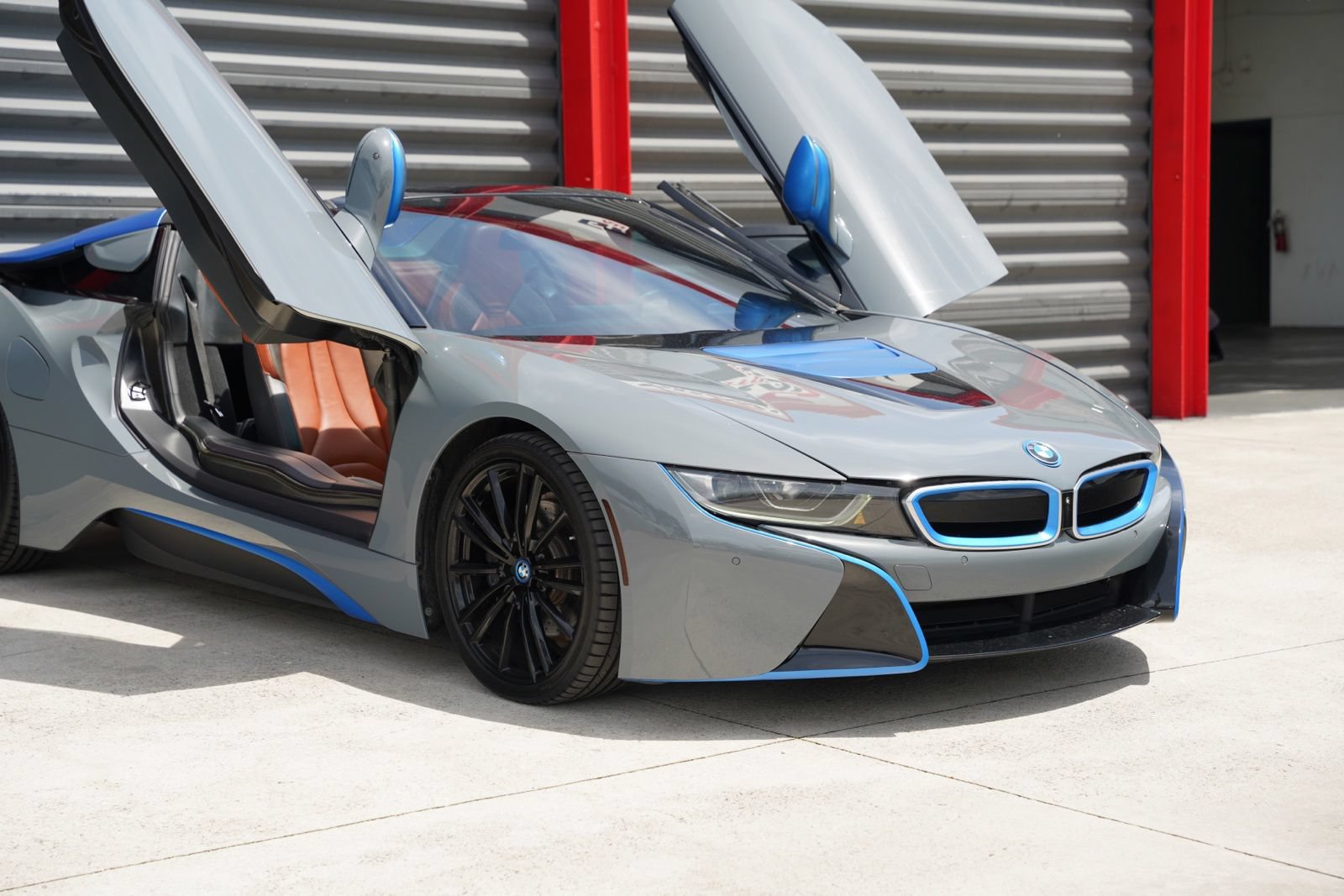 Used 2019 BMW i8 Roadster AWD/4WD video 2