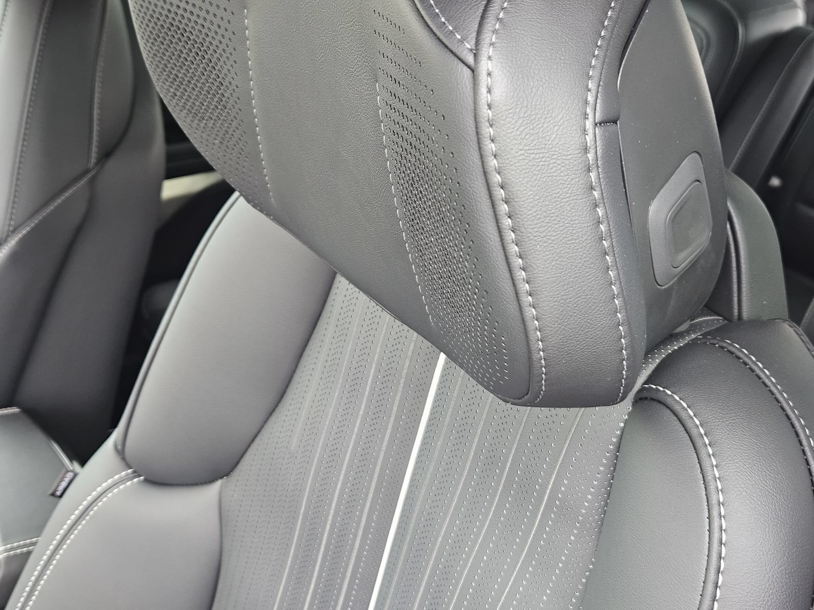 New 2027 Cadillac Vistiq Sport AWD/4WD image 17
