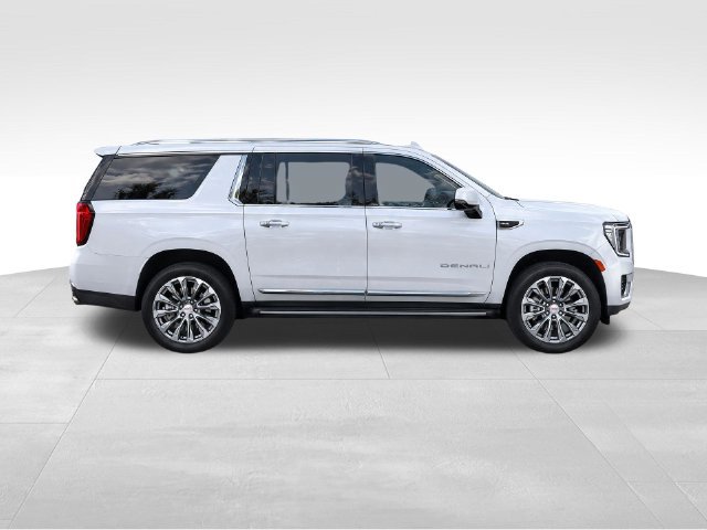 Used 2023 GMC Yukon XL Denali w/ Denali Reserve Package AWD/4WD image 8