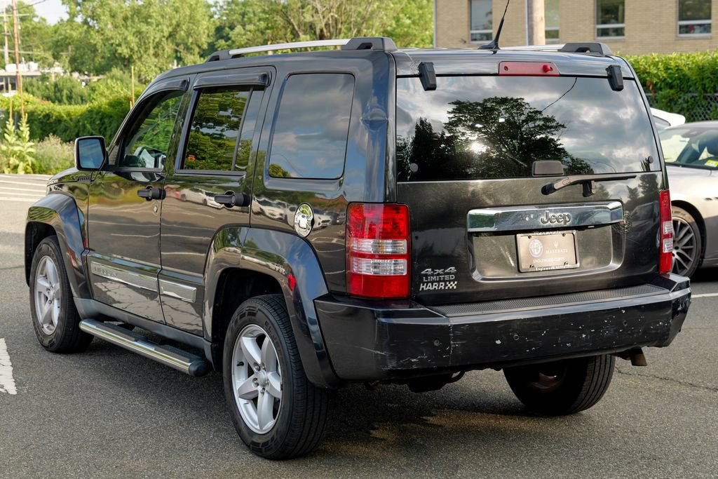 Used 2011 Jeep Liberty Limited w/ Chrome Accents Group AWD/4WD image 5