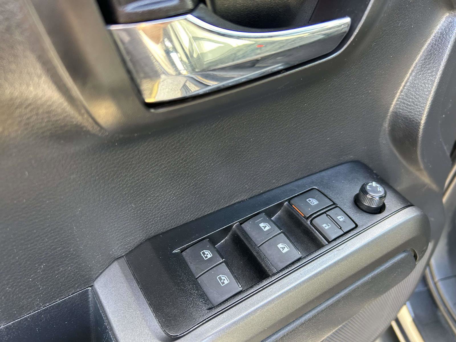 Used 2023 Toyota Tacoma TRD Sport w/ Black Out Package (TMS) image 16