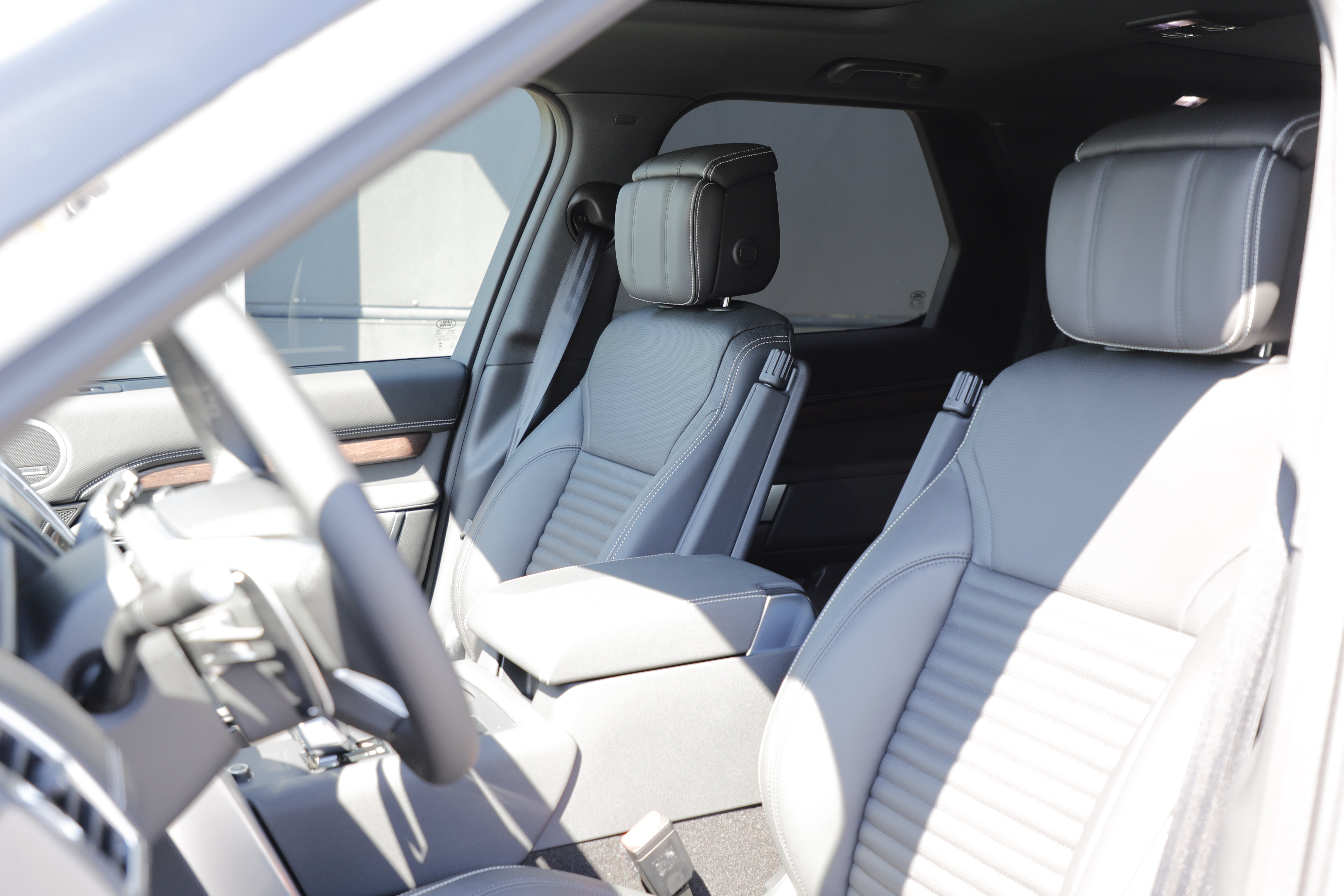 New 2026 Land Rover Discovery Dynamic SE AWD/4WD image 19