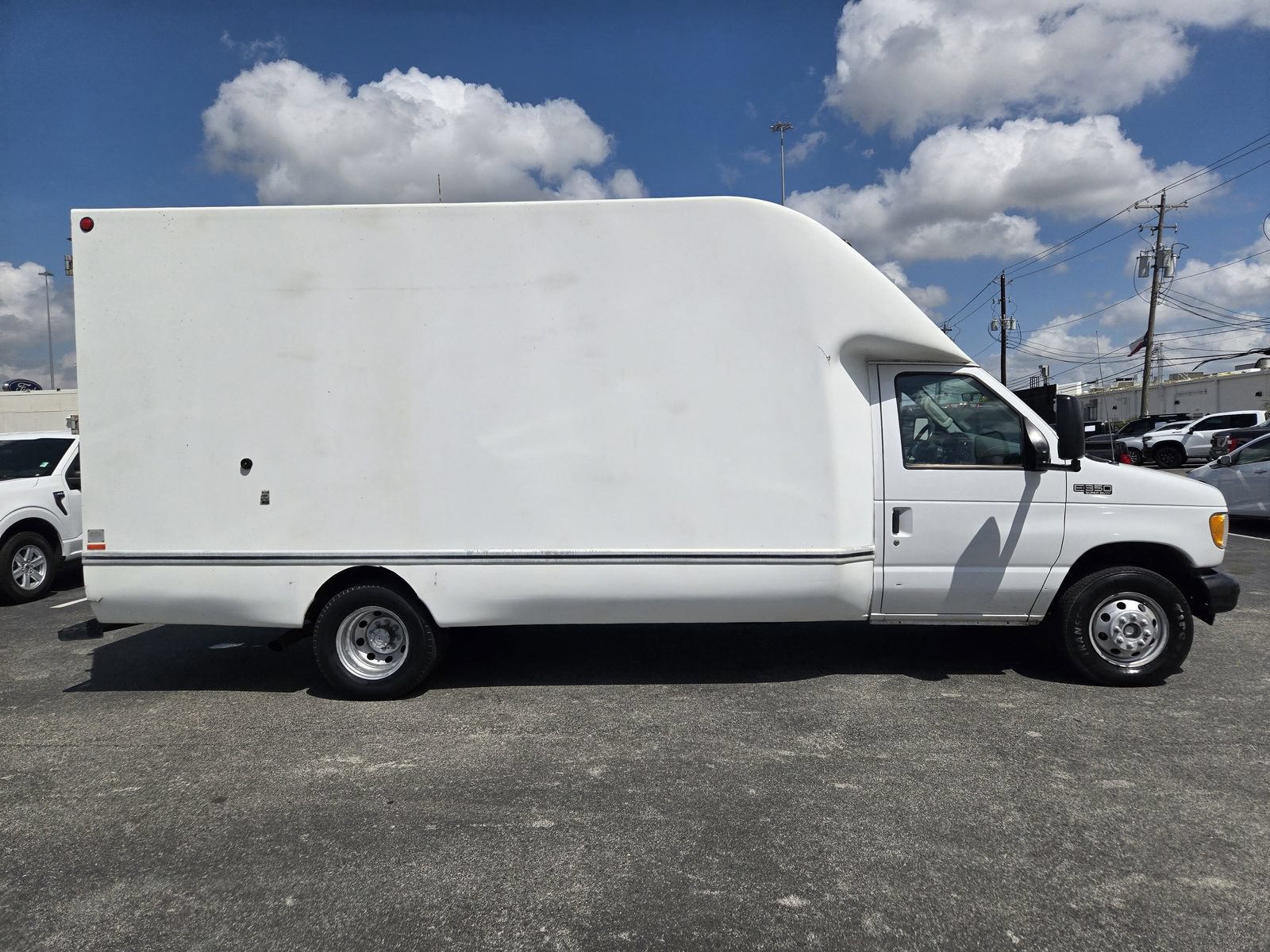 Used 2003 Ford E-350 and Econoline 350 Super Duty RWD image 4