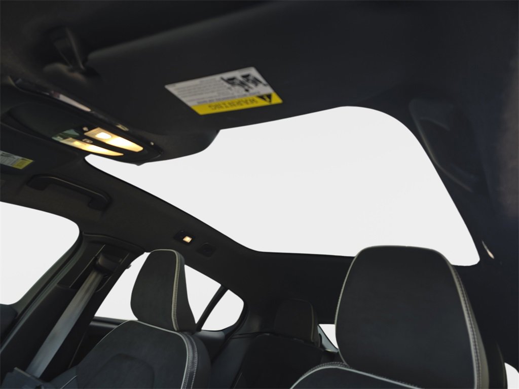 Used 2022 Volvo C40 P8 Recharge Ultimate image 28