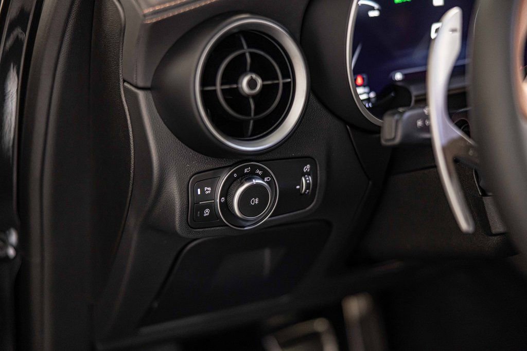 New 2025 Alfa Romeo Stelvio Sprint image 22