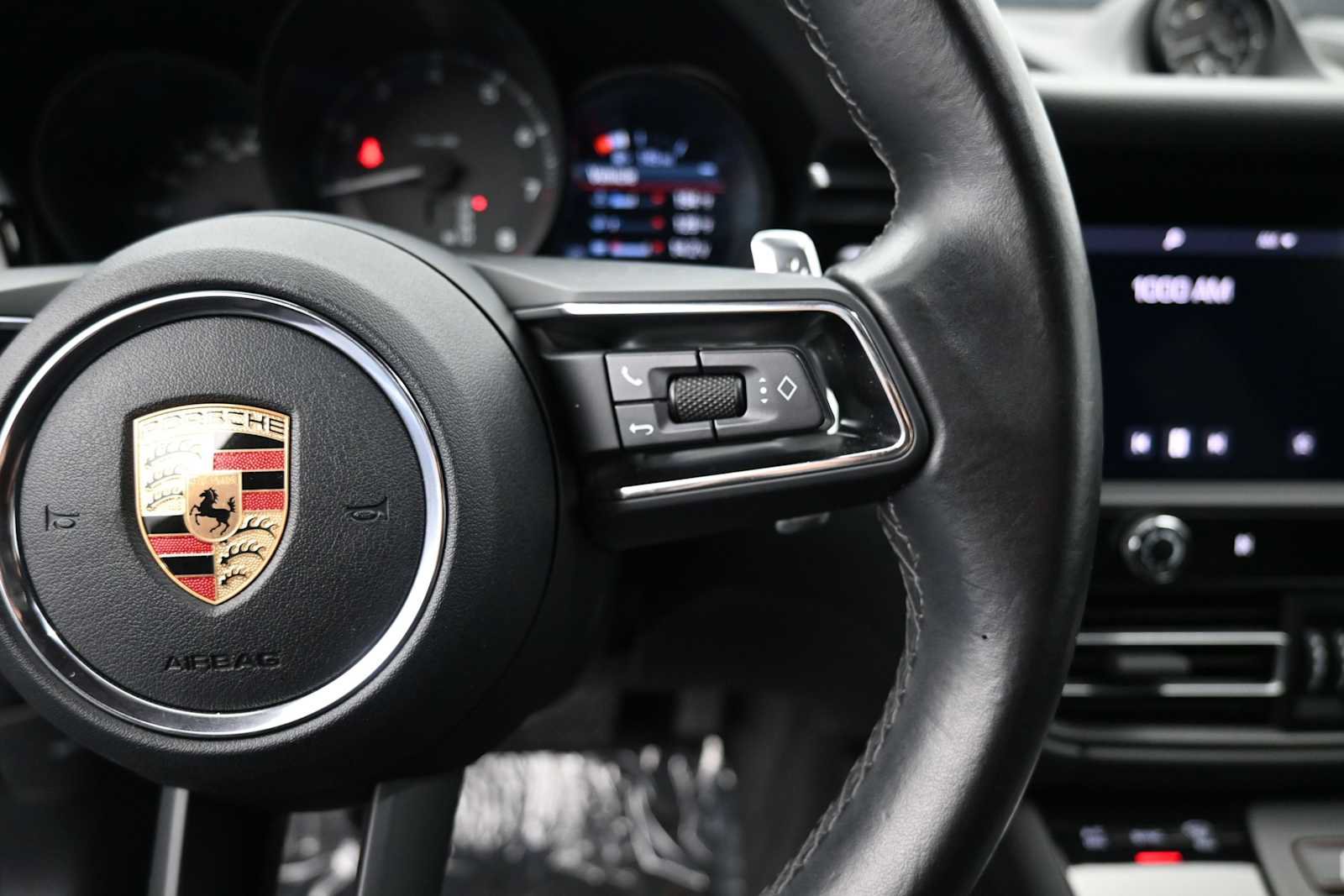 Certified 2024 Porsche Macan AWD/4WD image 11