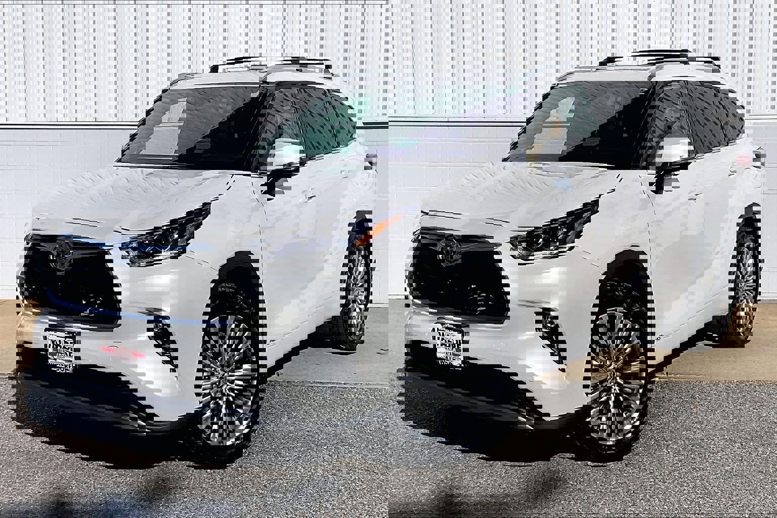 Used 2024 Toyota Highlander Platinum image 2