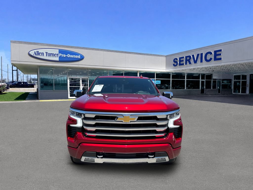 Used 2025 Chevrolet Silverado 1500 High Country w/ High Country Premium Package AWD/4WD image 3