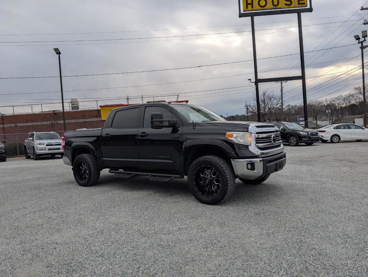 Used 2016 Toyota Tundra SR5 w/ SR5 Upgrade Package image 3