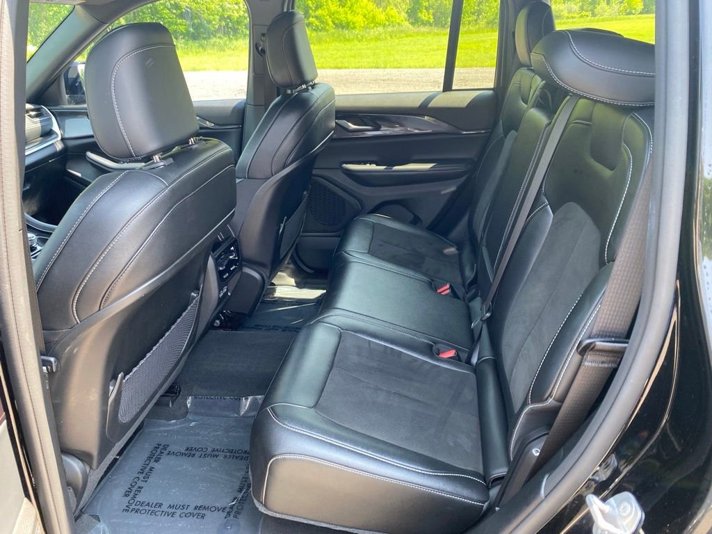 Used 2023 Jeep Grand Cherokee Altitude image 15