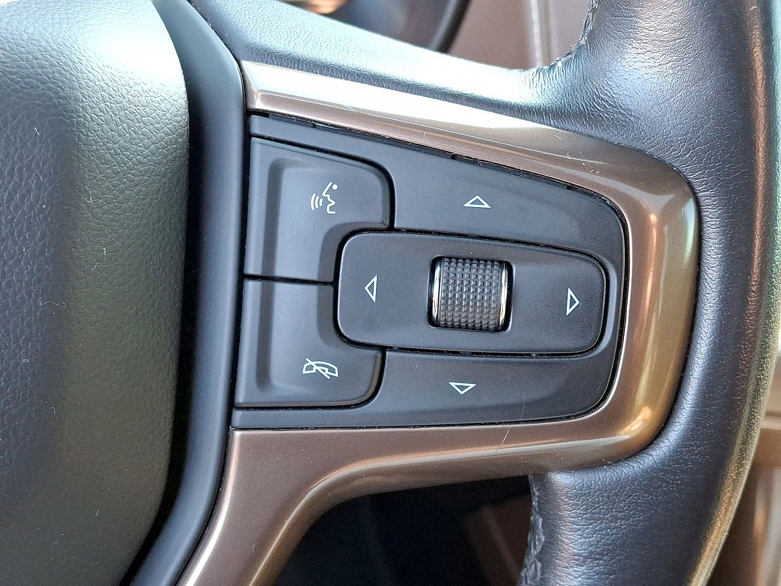 Used 2021 Chevrolet Tahoe High Country w/ Premium Package AWD/4WD image 18
