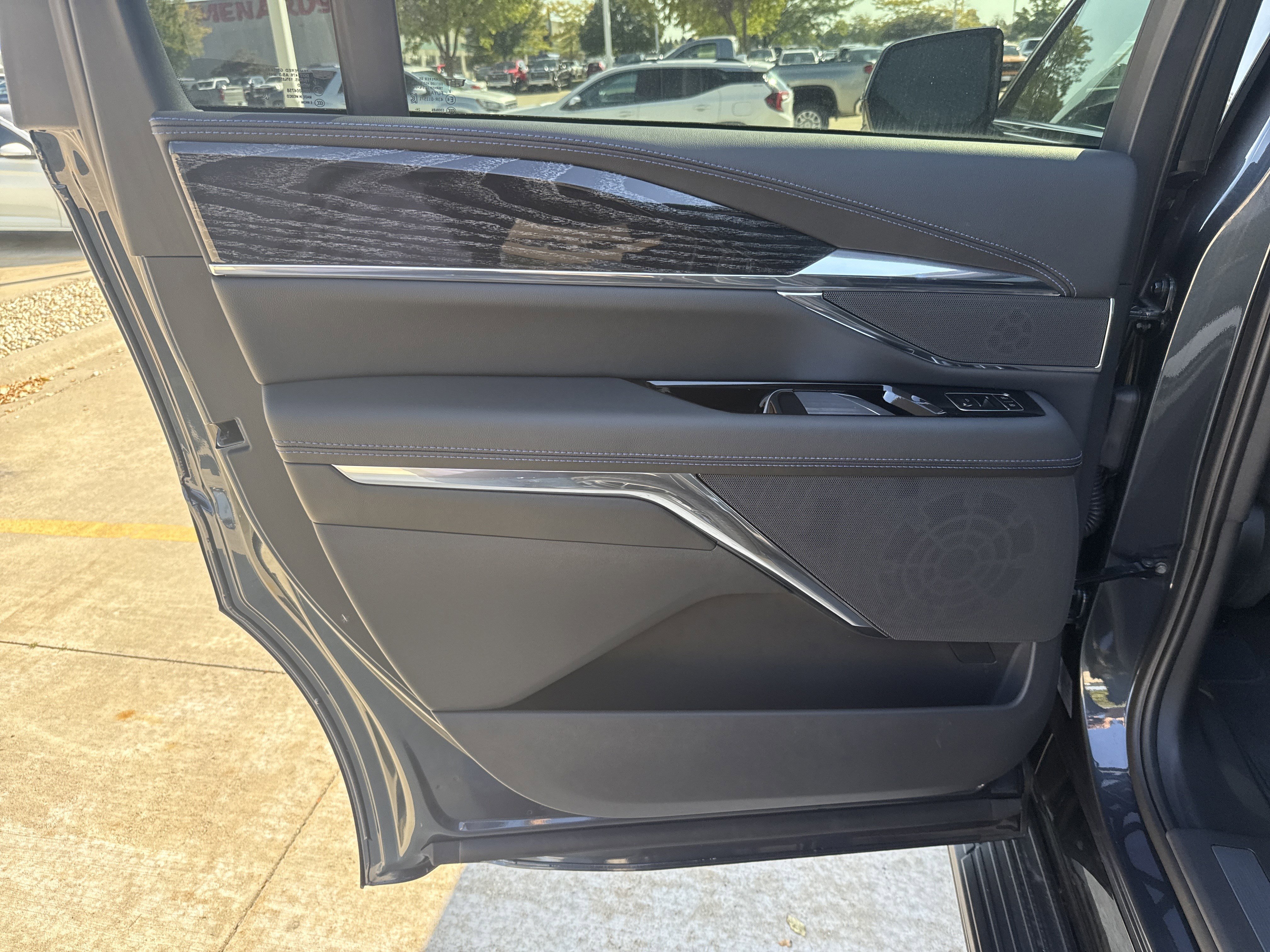 New 2026 Cadillac Escalade IQ Sport 1 w/ LPO, ONYX Package image 8