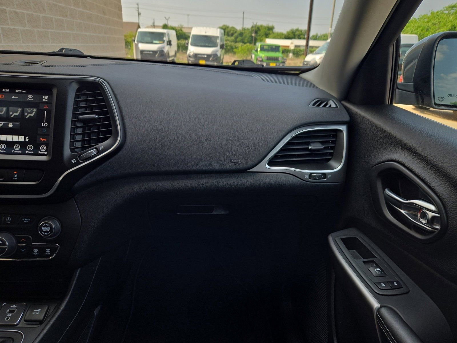Used 2021 Jeep Cherokee Latitude Lux w/ Comfort/Convenience Group FWD image 14