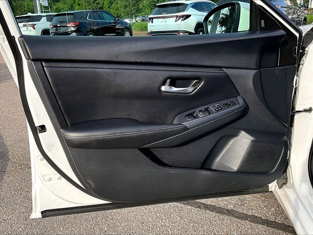 Used 2024 Nissan Sentra SV FWD image 9