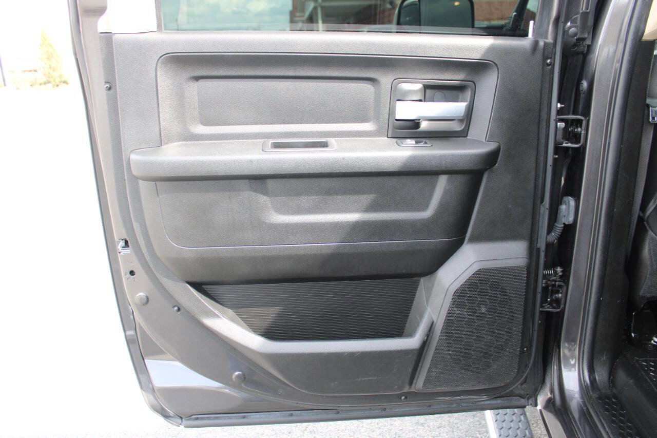 Used 2019 RAM 3500 Tradesman w/ Chrome Appearance Group image 39