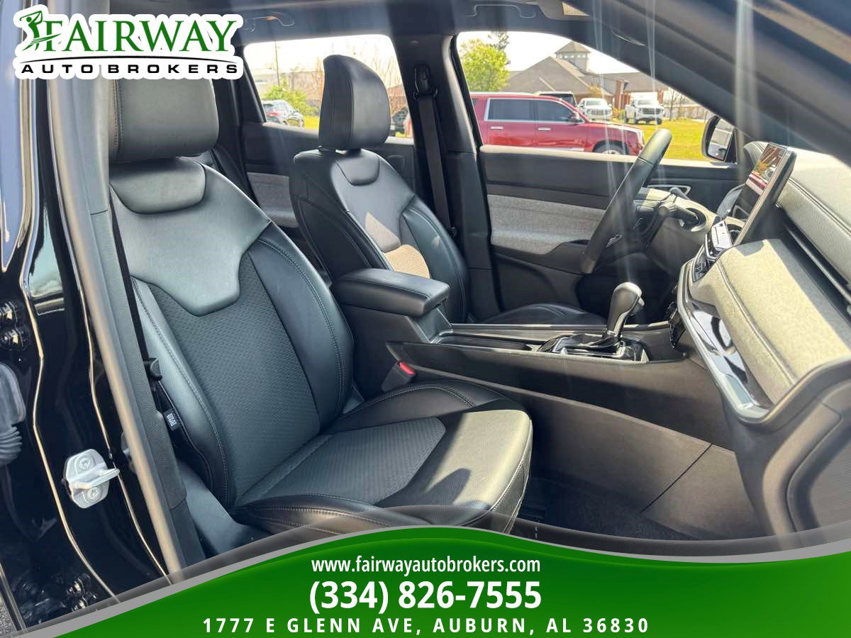 Used 2023 Jeep Compass Latitude w/ Sun and Sound Group AWD/4WD image 12