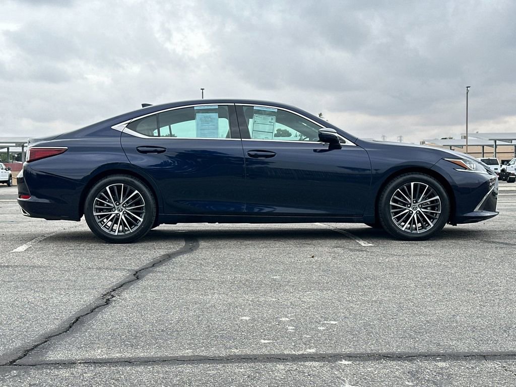 Used 2023 Lexus ES 350 w/ Premium Package FWD image 2