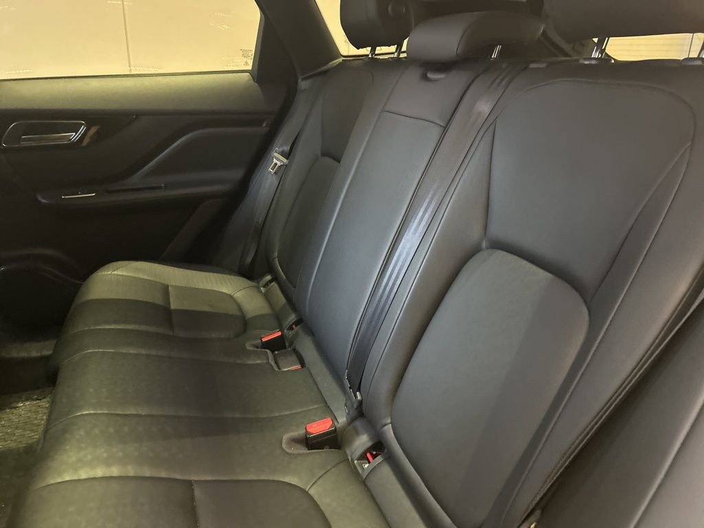 Used 2020 Jaguar F-PACE Premium image 16
