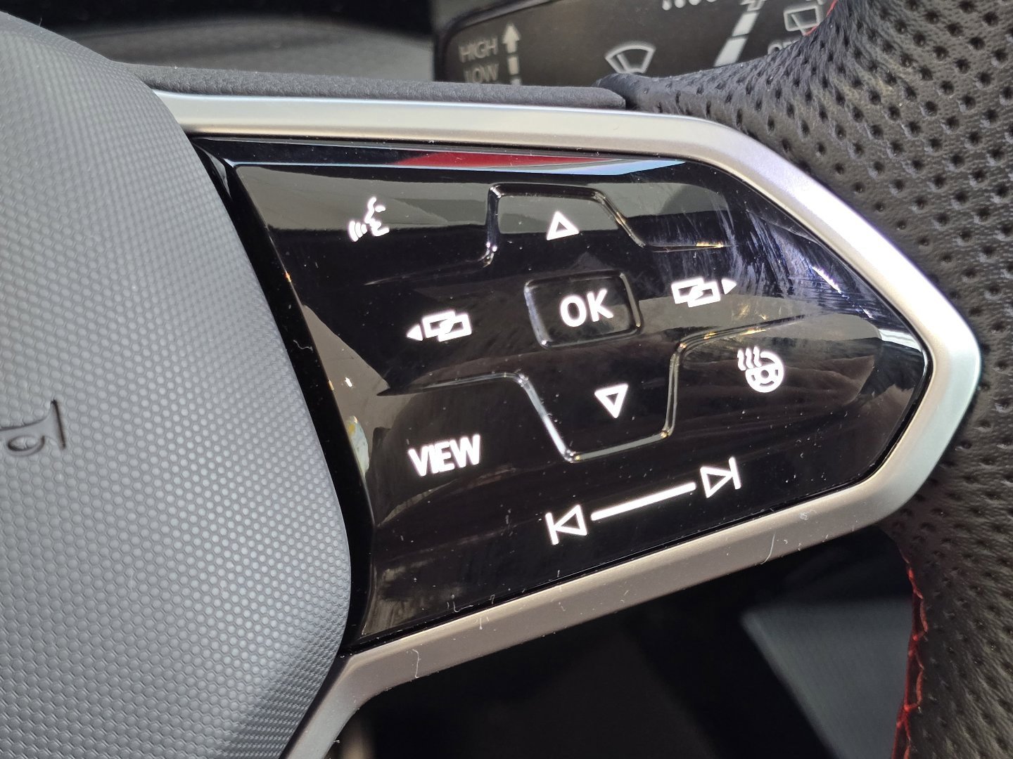 Certified 2023 Volkswagen GTI SE FWD image 16