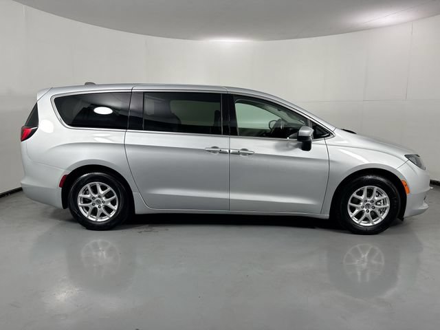 Used 2023 Chrysler Voyager LX FWD image 36