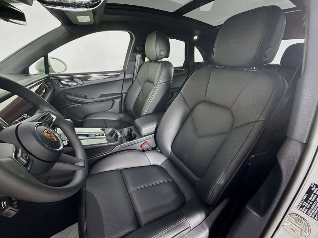 New 2026 Porsche Macan AWD/4WD image 5