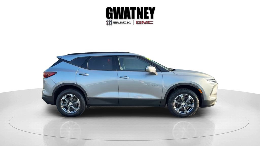 Used 2023 Chevrolet Blazer LT FWD image 4