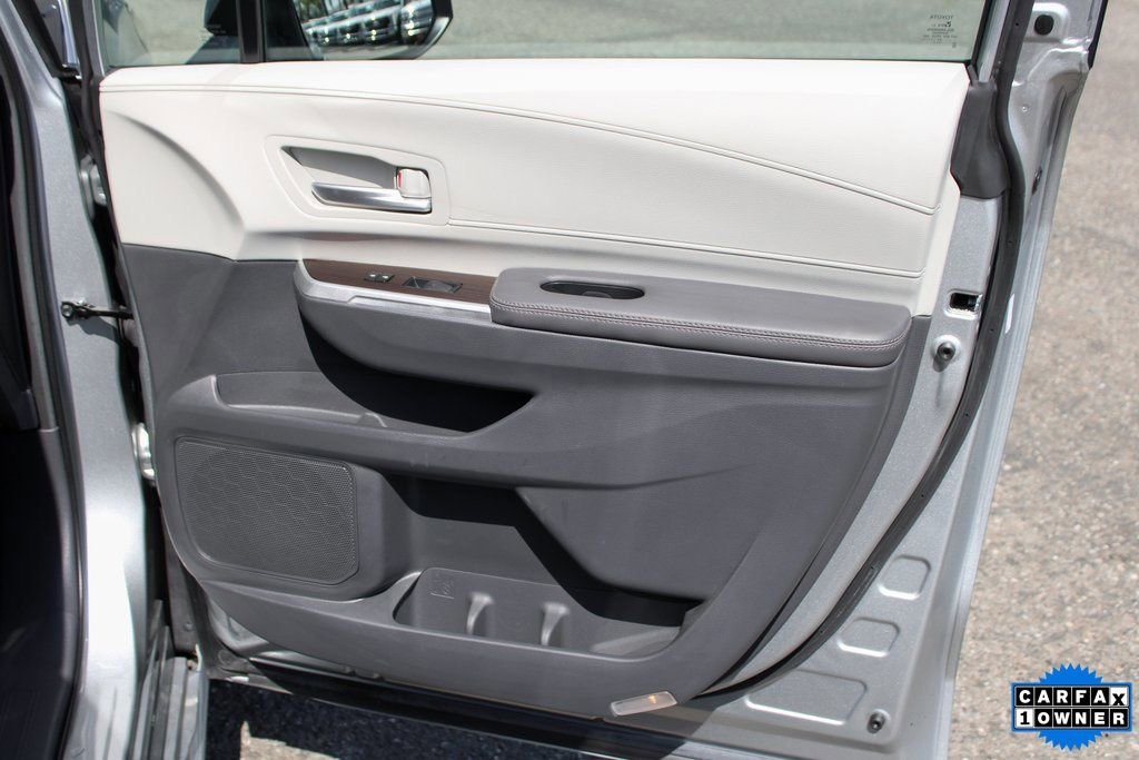 Used 2023 Toyota Sienna XLE AWD/4WD image 35