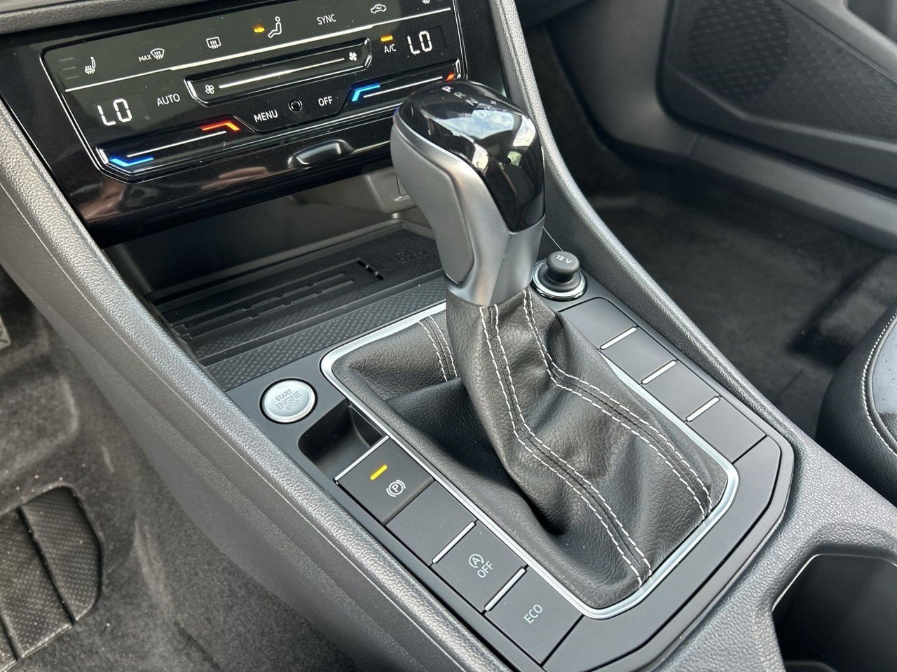 New 2027 Volkswagen Jetta SE FWD image 26