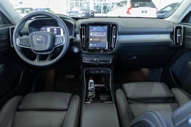 New 2025 Volvo XC40 B5 Plus image 6