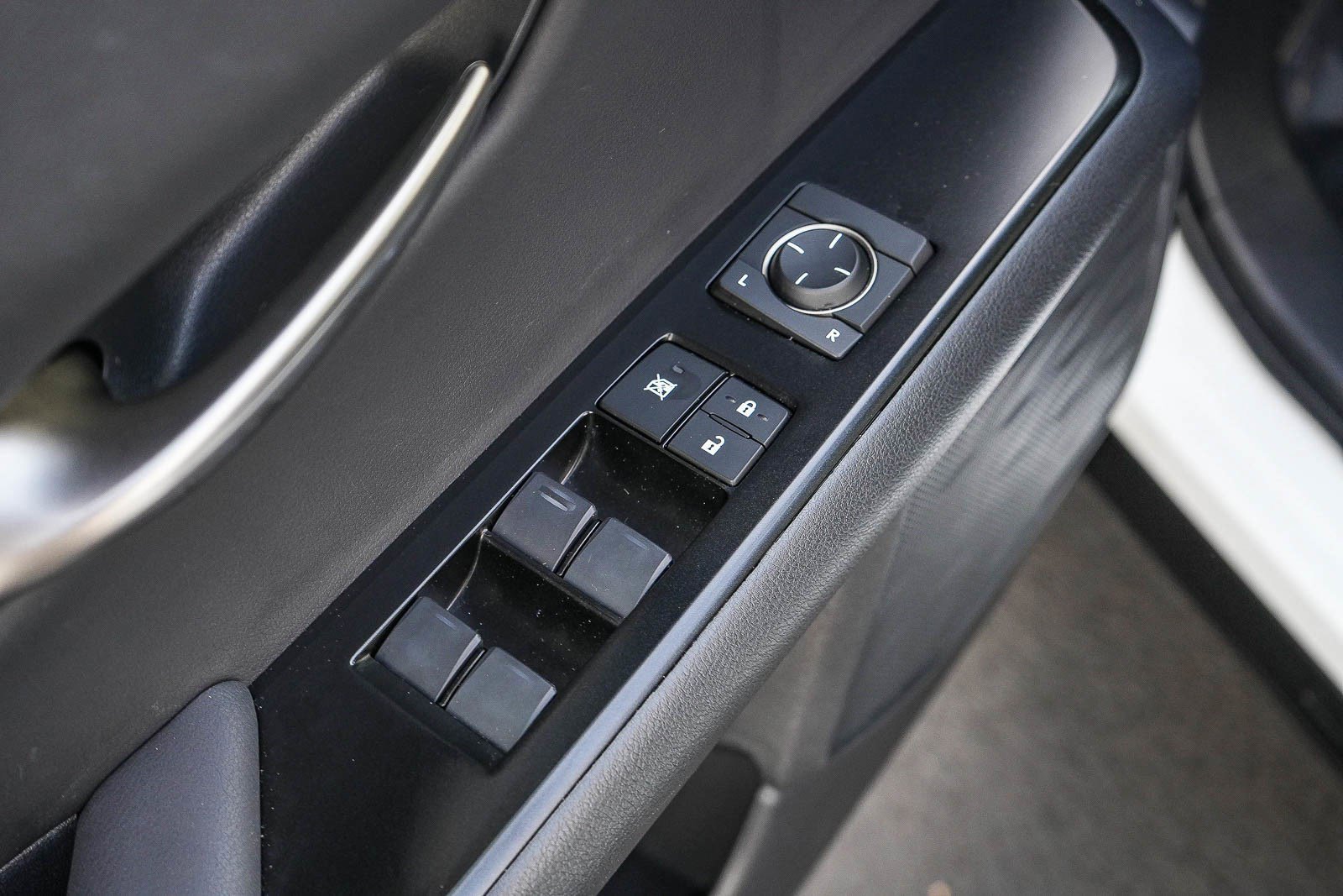 Used 2024 Lexus UX 250h F Sport FWD image 21