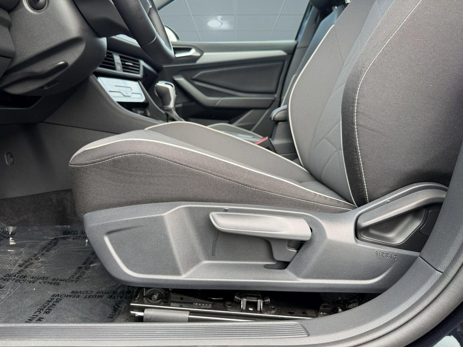 Used 2025 Volkswagen Jetta Sport FWD image 15
