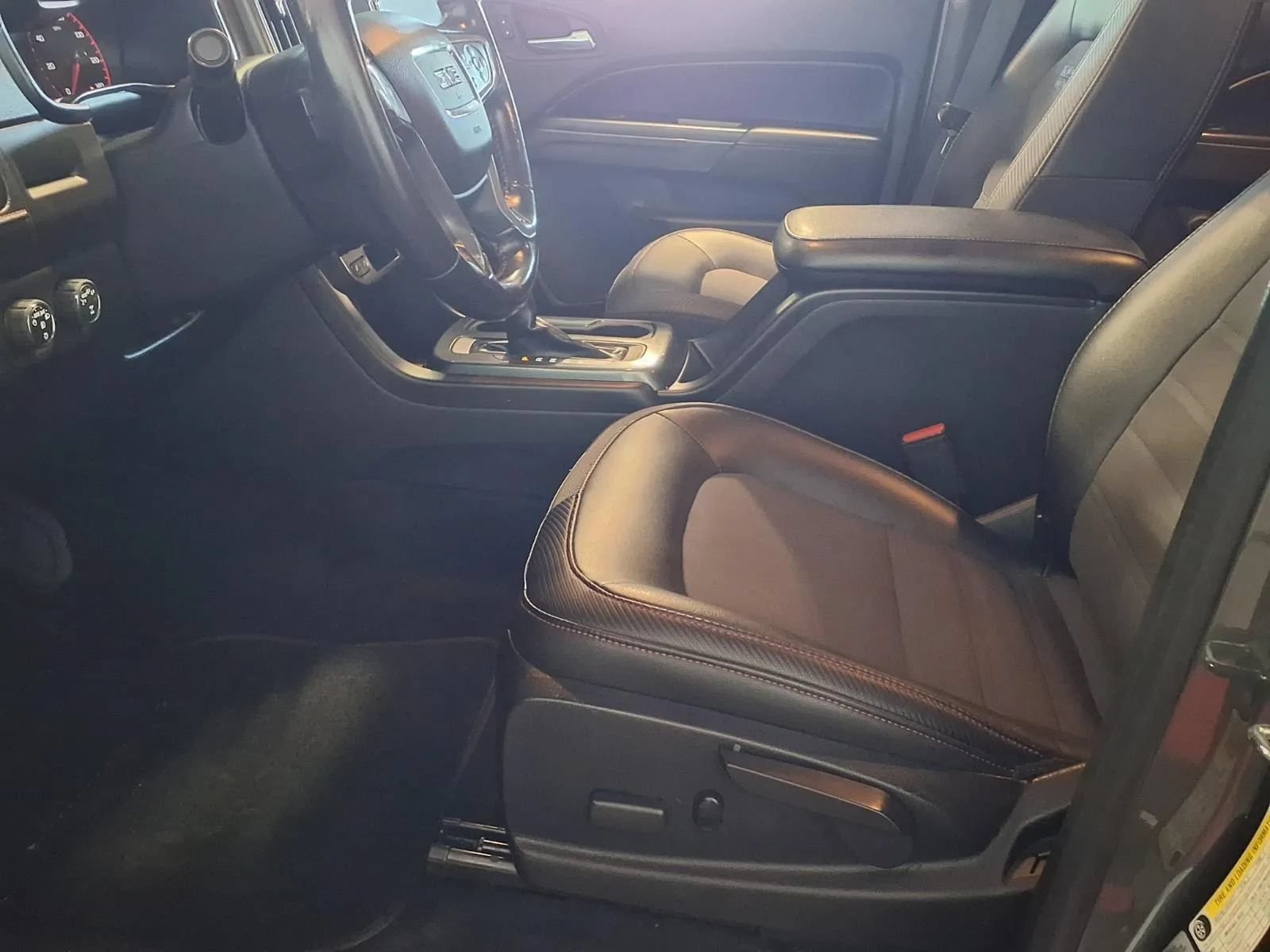Used 2015 GMC Canyon SLE w/ All-Terrain Package AWD/4WD image 18