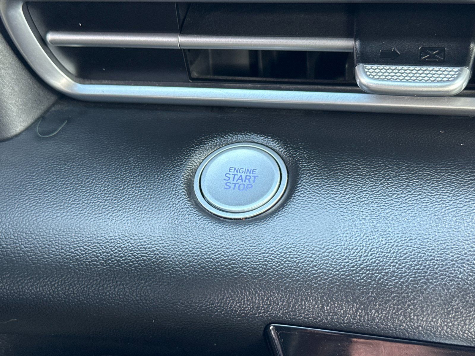 Used 2022 Hyundai Elantra Blue image 22