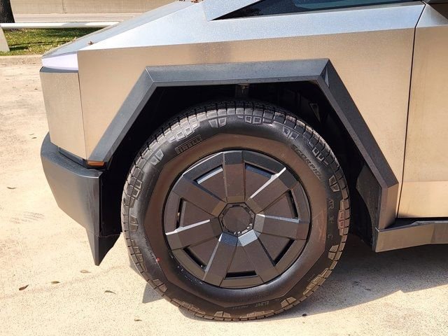 Used 2024 Tesla Cybertruck AWD Crew Cab image 13