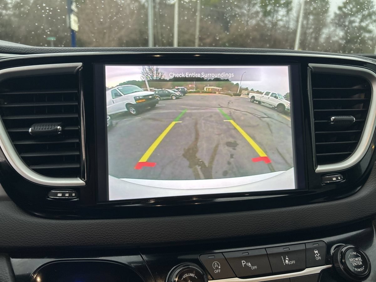 Used 2025 Chrysler Pacifica Select FWD image 23