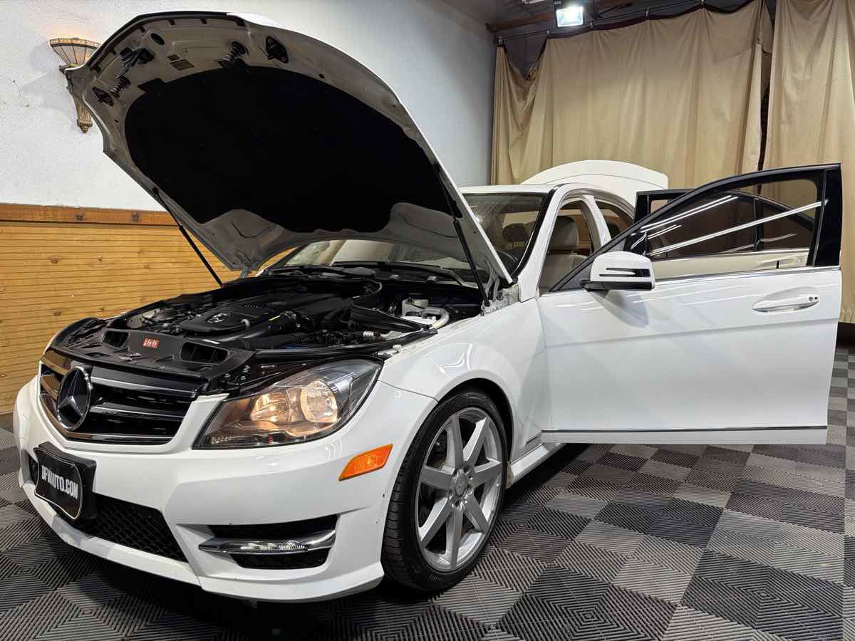 Used 2014 Mercedes-Benz C 250 Sedan w/ 18" AMG 7-Spoke Alloy Package image 11