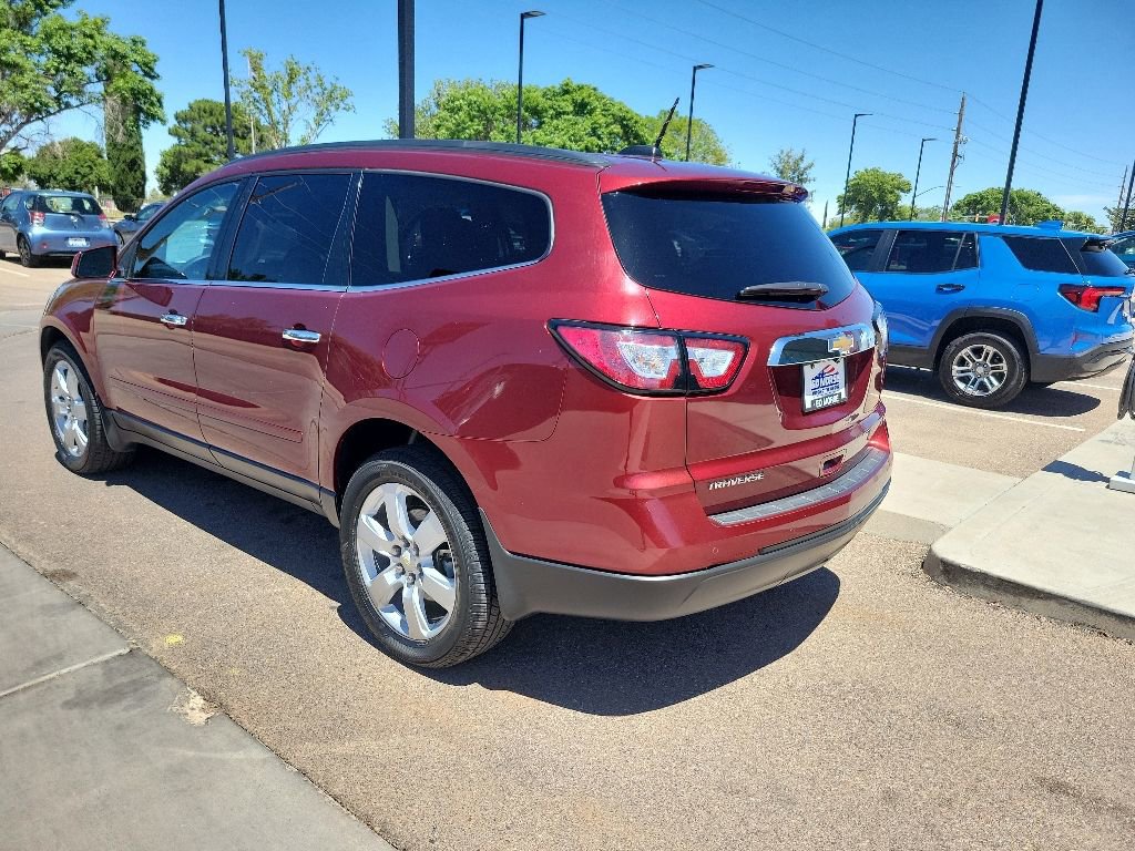 Used 2017 Chevrolet Traverse LT w/ Style and Technology Package FWD image 5