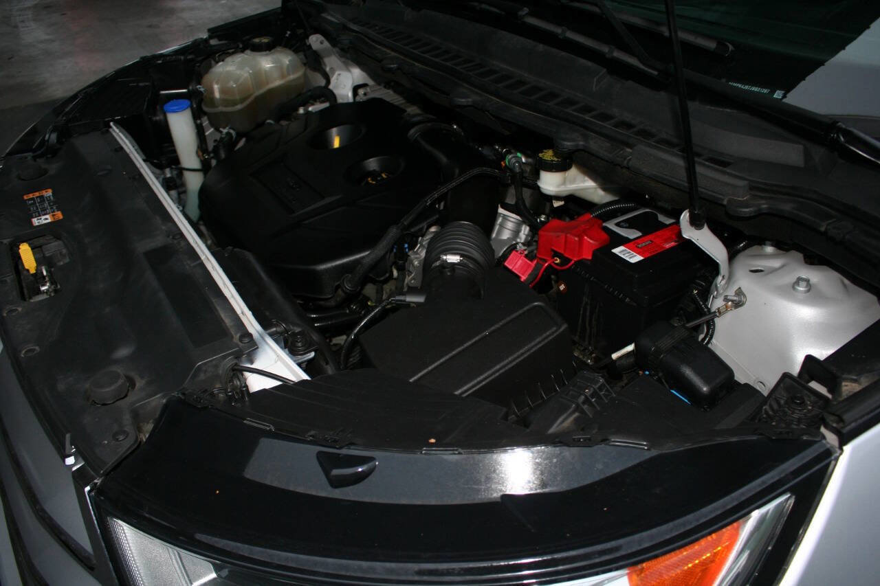 Used 2018 Ford Edge SEL image 21