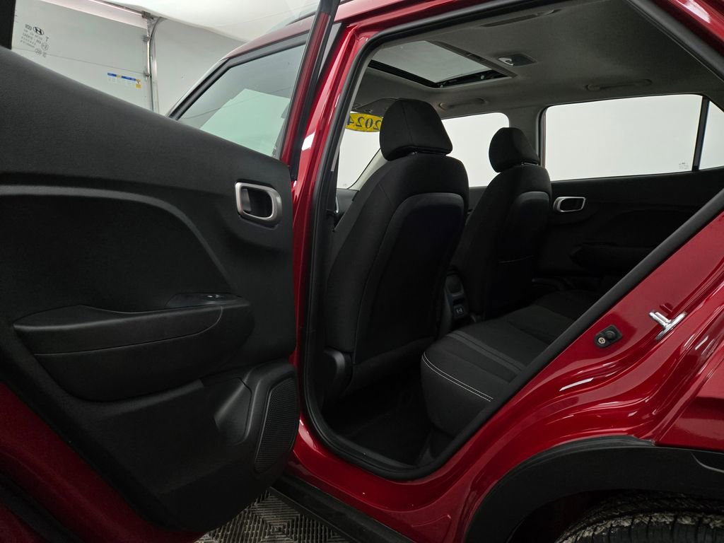 Used 2024 Hyundai Venue SEL image 35