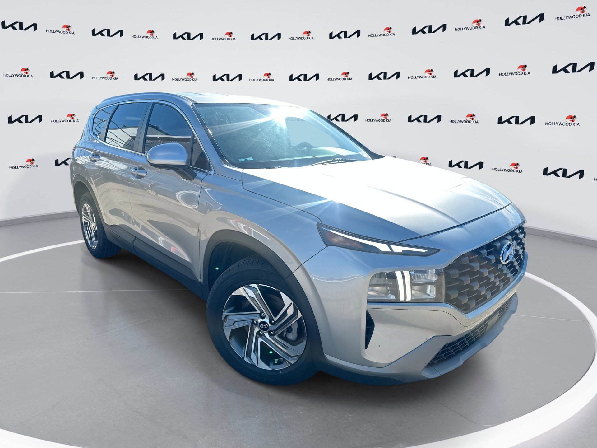 Used 2023 Hyundai Santa Fe SE image 1