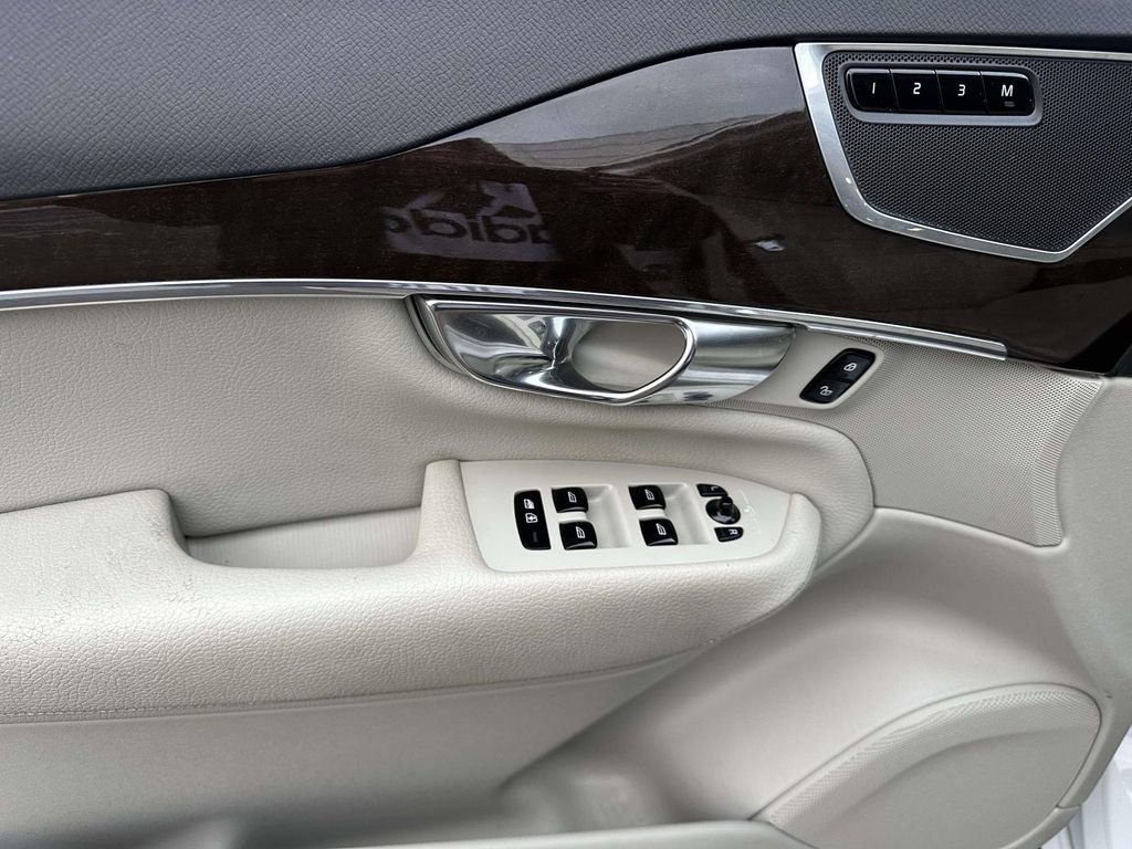 Used 2019 Volvo XC90 T6 Momentum w/ Advanced Package image 18