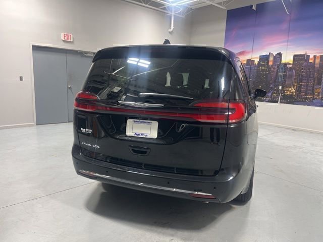 New 2026 Chrysler Pacifica Select image 28