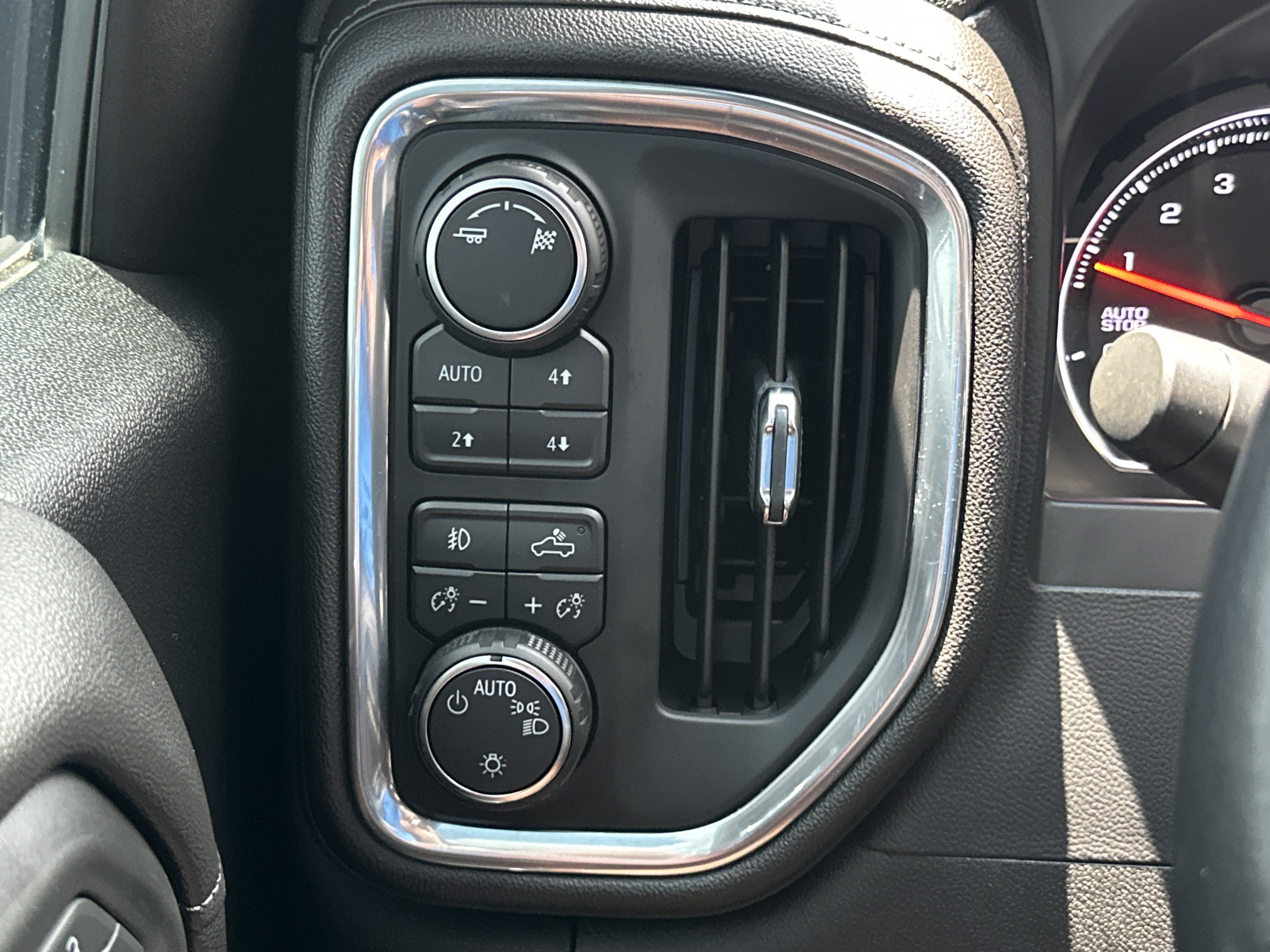 Used 2019 Chevrolet Silverado 1500 LT Trail Boss w/ Convenience Package AWD/4WD image 27