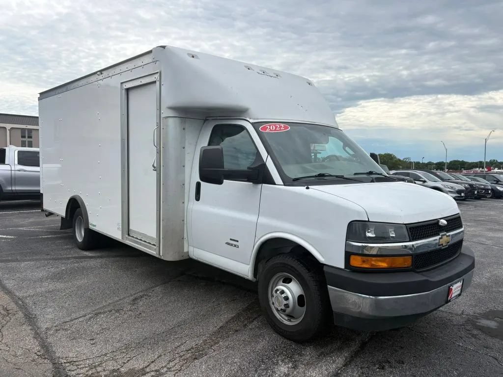 Used 2022 Chevrolet Express 4500 w/ Power Convenience Package RWD image 7