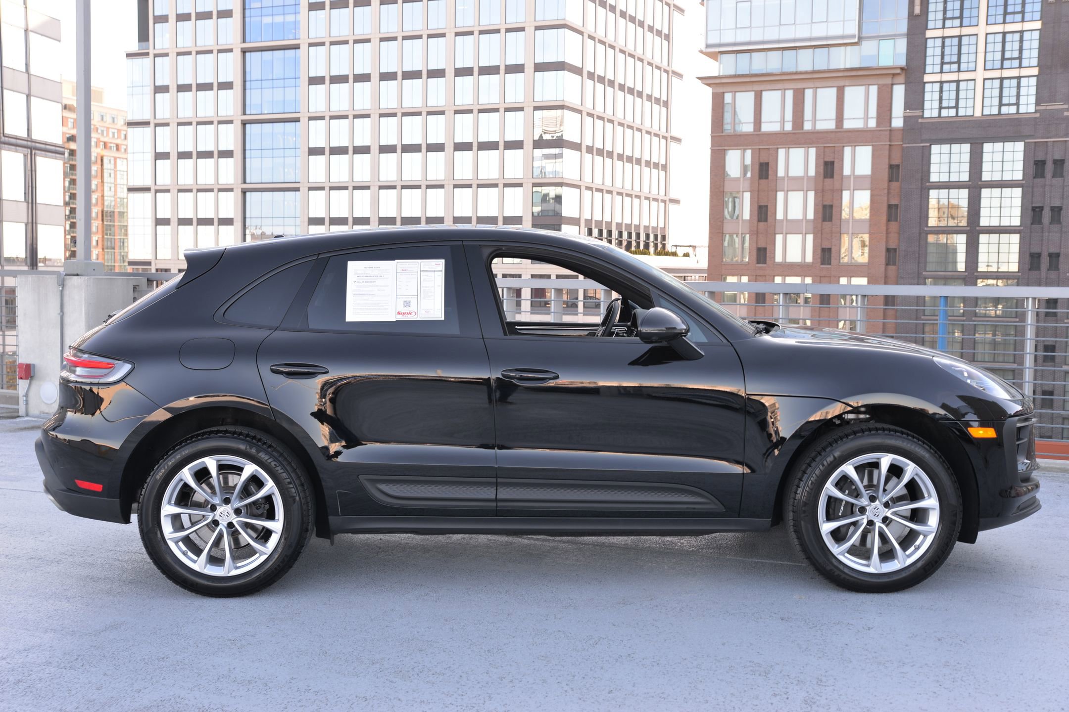 Certified 2025 Porsche Macan image 8