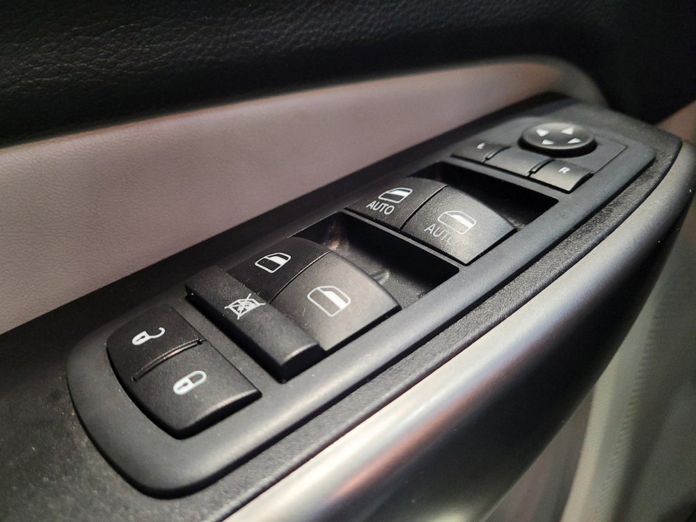 Used 2020 Jeep Cherokee Limited FWD image 27