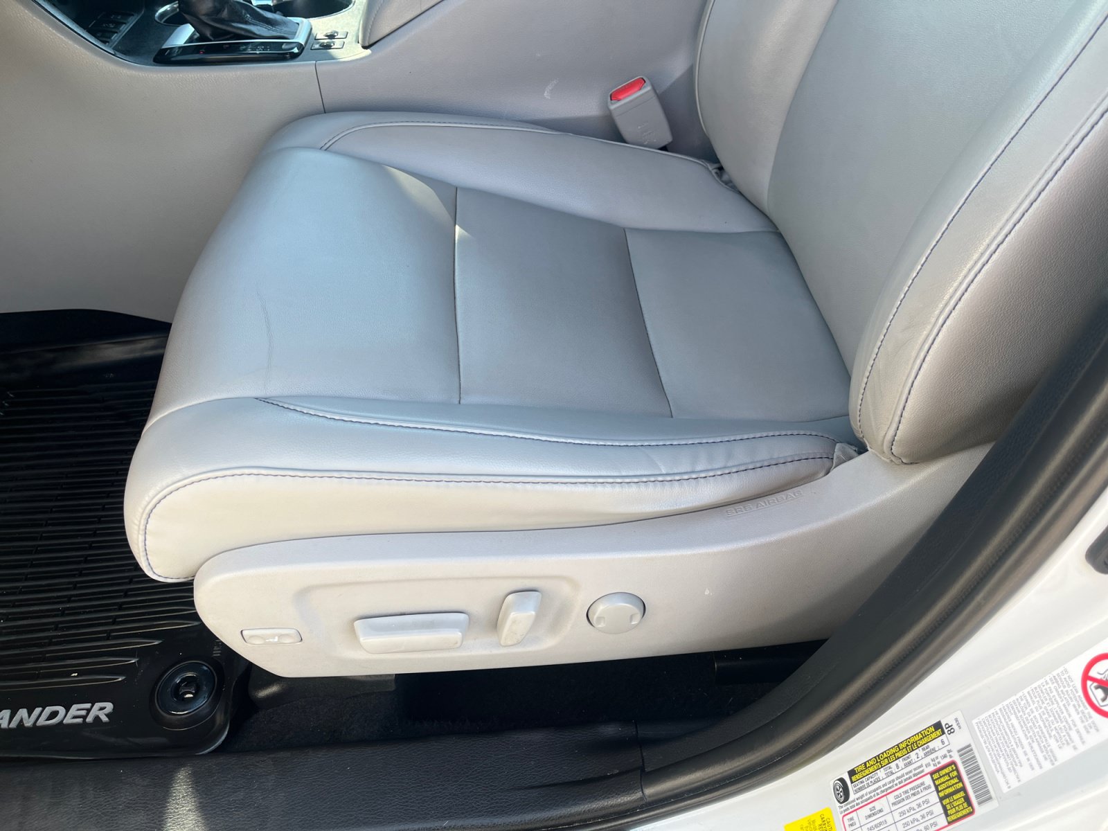 Used 2019 Toyota Highlander XLE AWD/4WD image 14