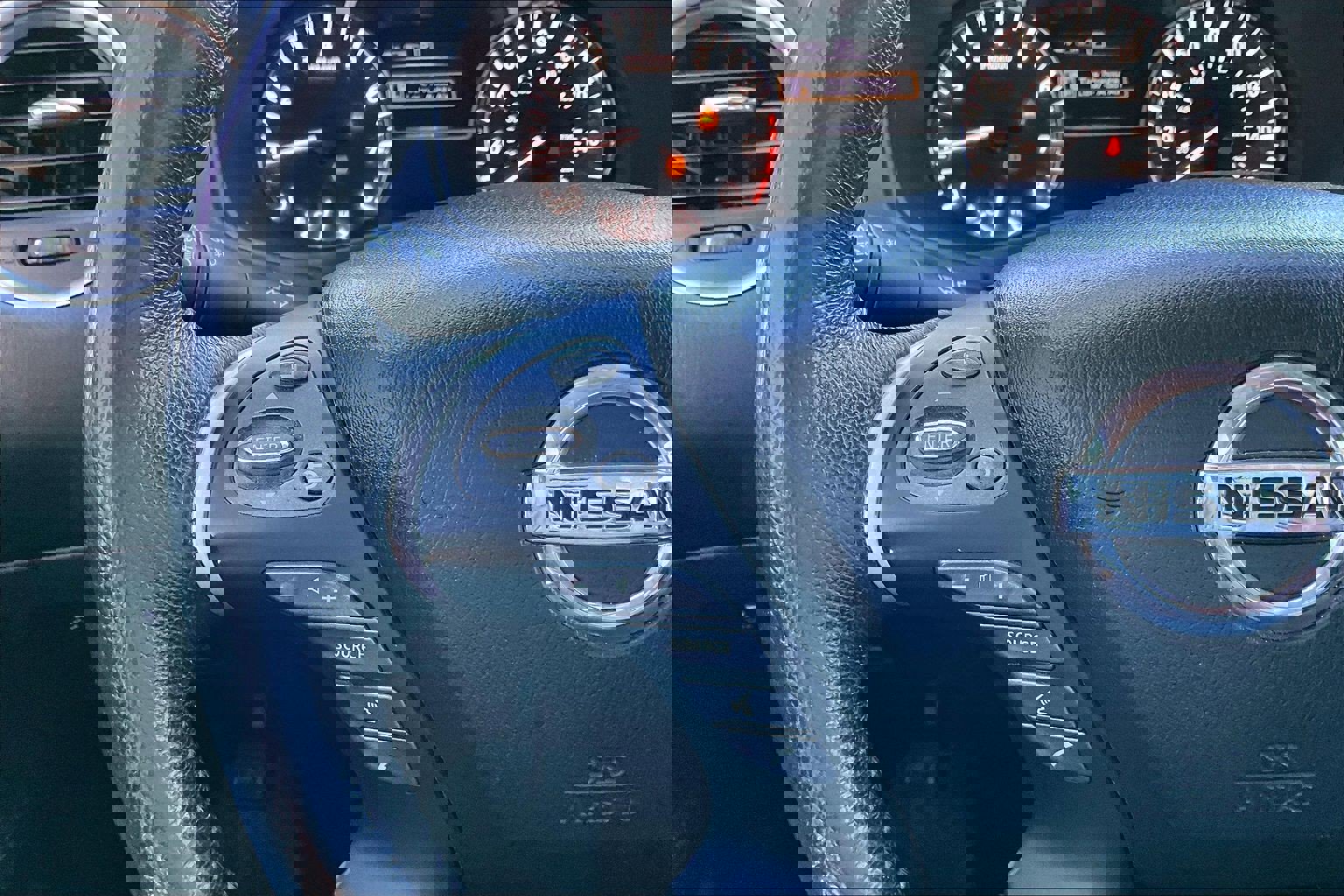 Used 2018 Nissan Pathfinder SL w/ Midnight Edition Package image 11