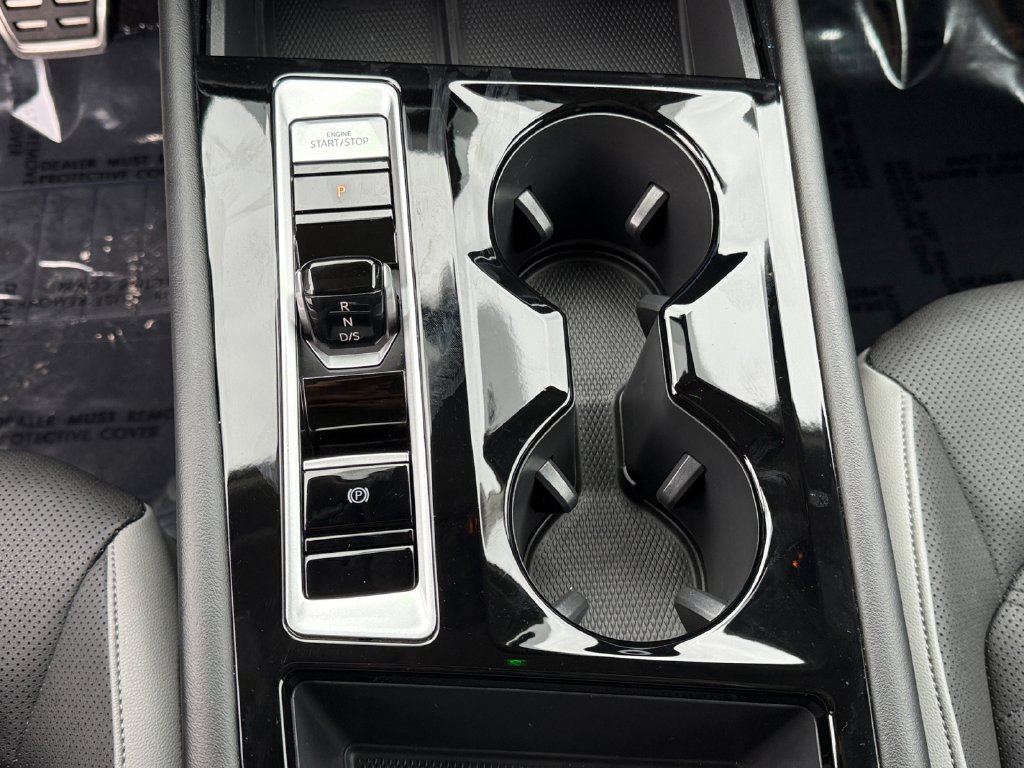 Used 2024 Volkswagen Atlas Peak Edition SE AWD/4WD image 19
