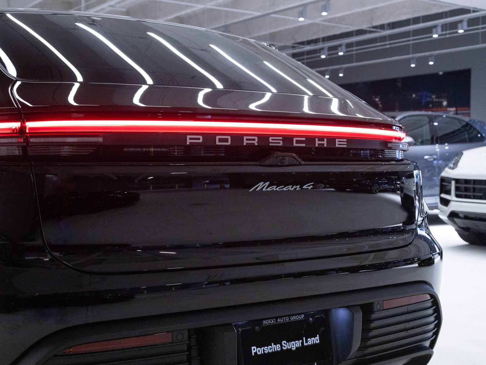 Certified 2026 Porsche Macan 4 Electric AWD/4WD image 31